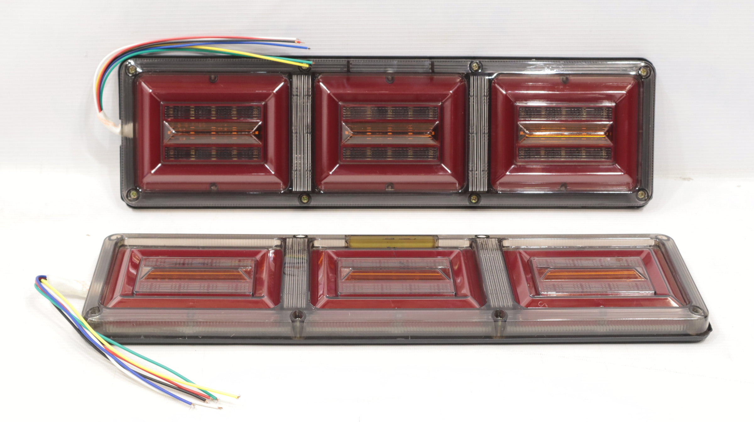 Фонарь задний (комплект 2шт)  универсальный KA-097 12-24V NovoLED